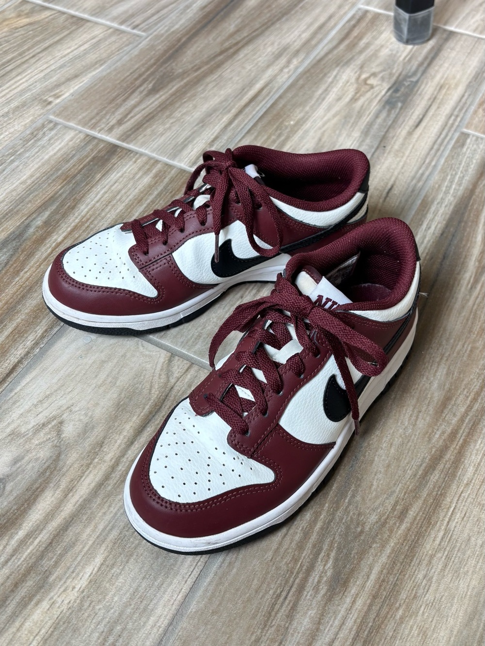 Nike White, Burgundy and Black Low-Top Sneakers 5.5Y - Picture 2 of 4
